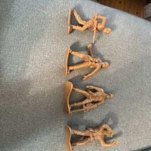 Greenbrier International Large 3.75 inch Plastic Army Men Toy Soldiers